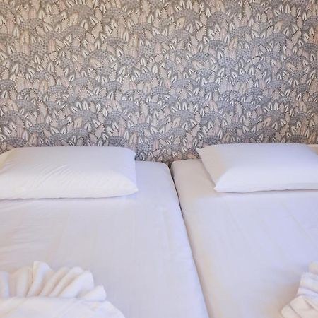 Uphill Unique Boutique Suites สเกียธอสทาวน์ ภายนอก รูปภาพ