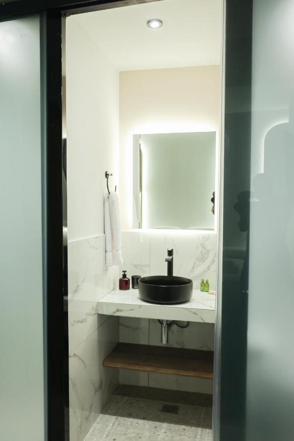 Uphill Unique Boutique Suites สเกียธอสทาวน์ ภายนอก รูปภาพ