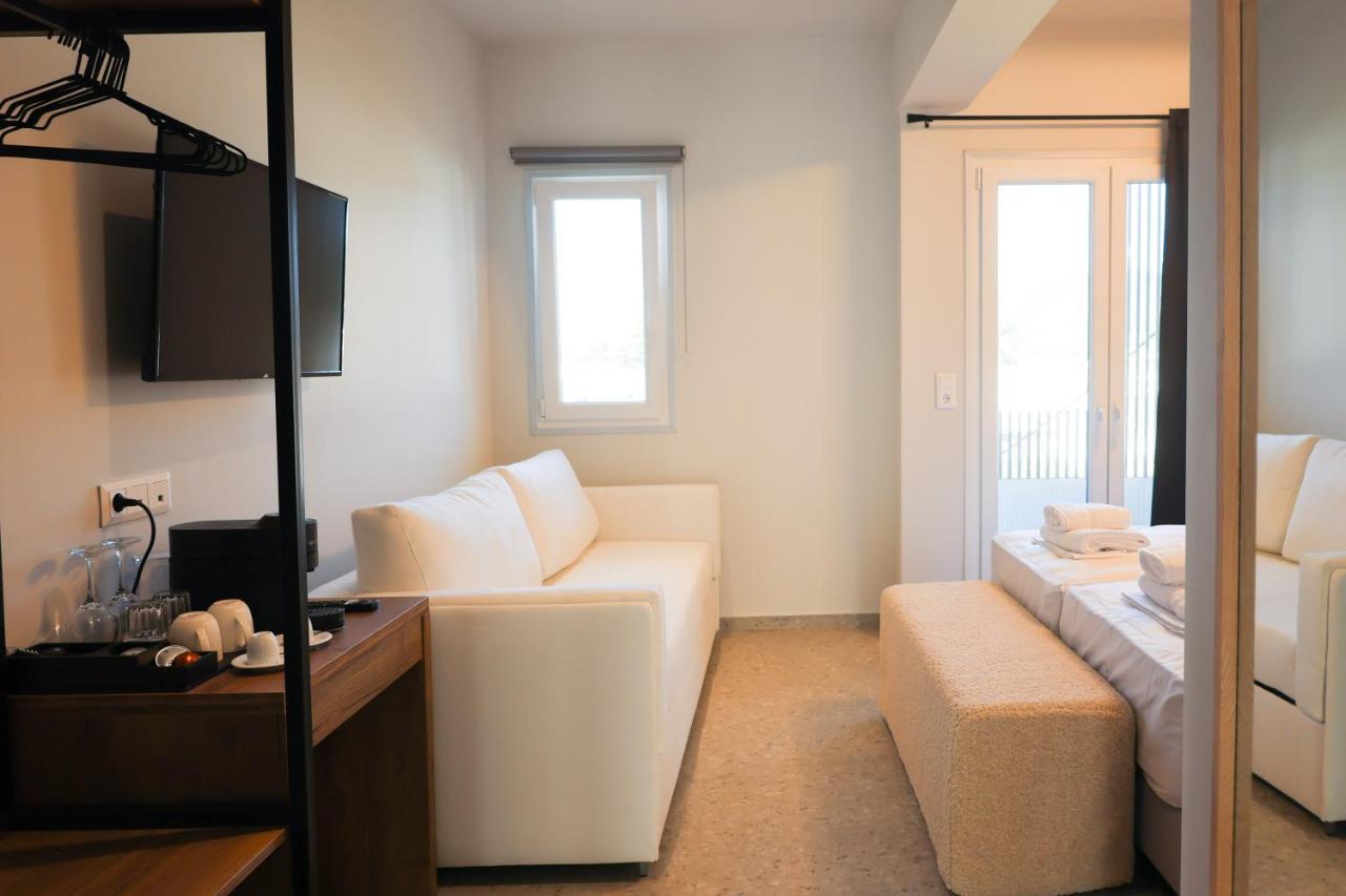 Uphill Unique Boutique Suites สเกียธอสทาวน์ ภายนอก รูปภาพ