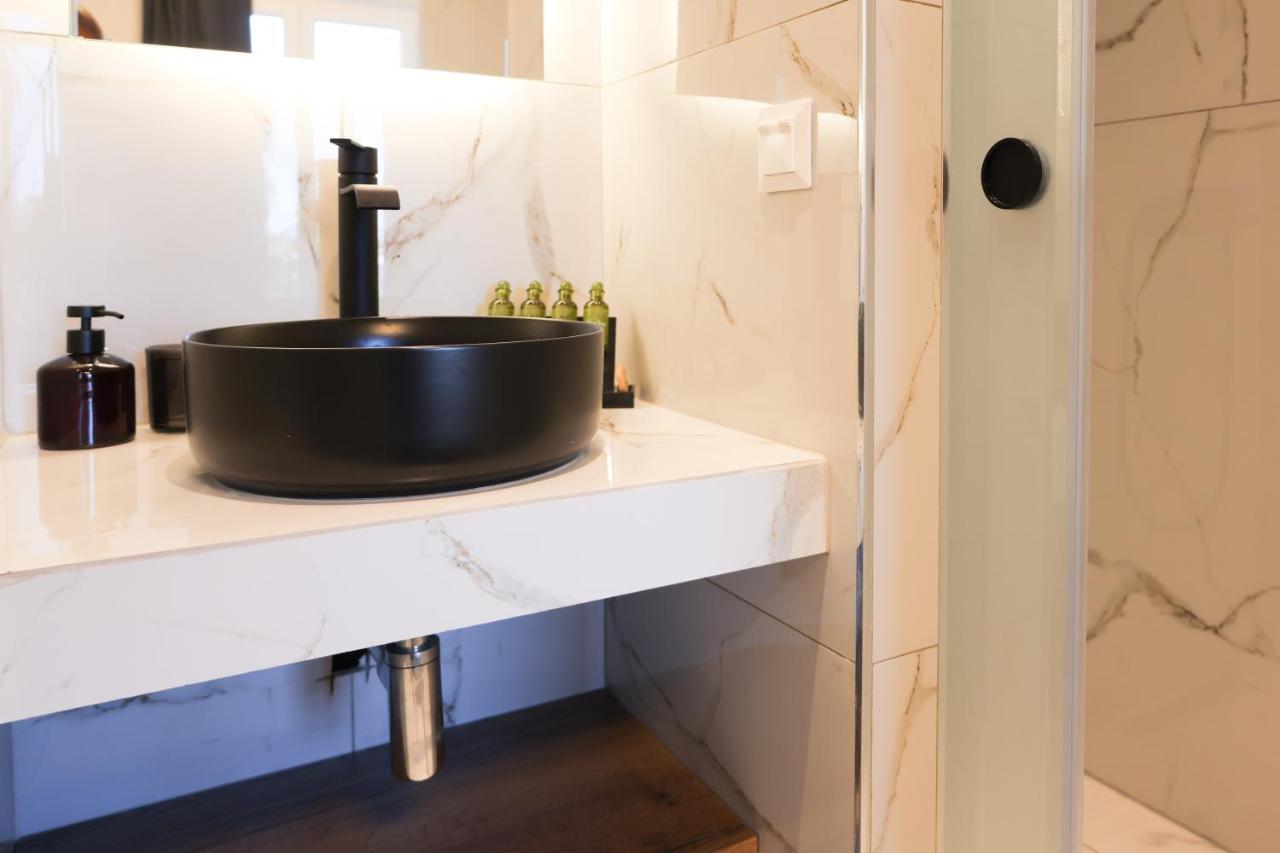 Uphill Unique Boutique Suites สเกียธอสทาวน์ ภายนอก รูปภาพ