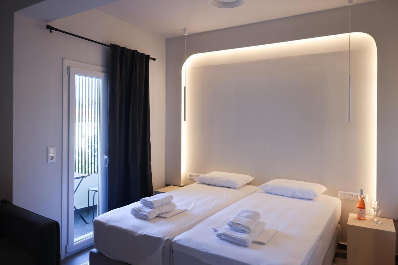 Uphill Unique Boutique Suites สเกียธอสทาวน์ ภายนอก รูปภาพ