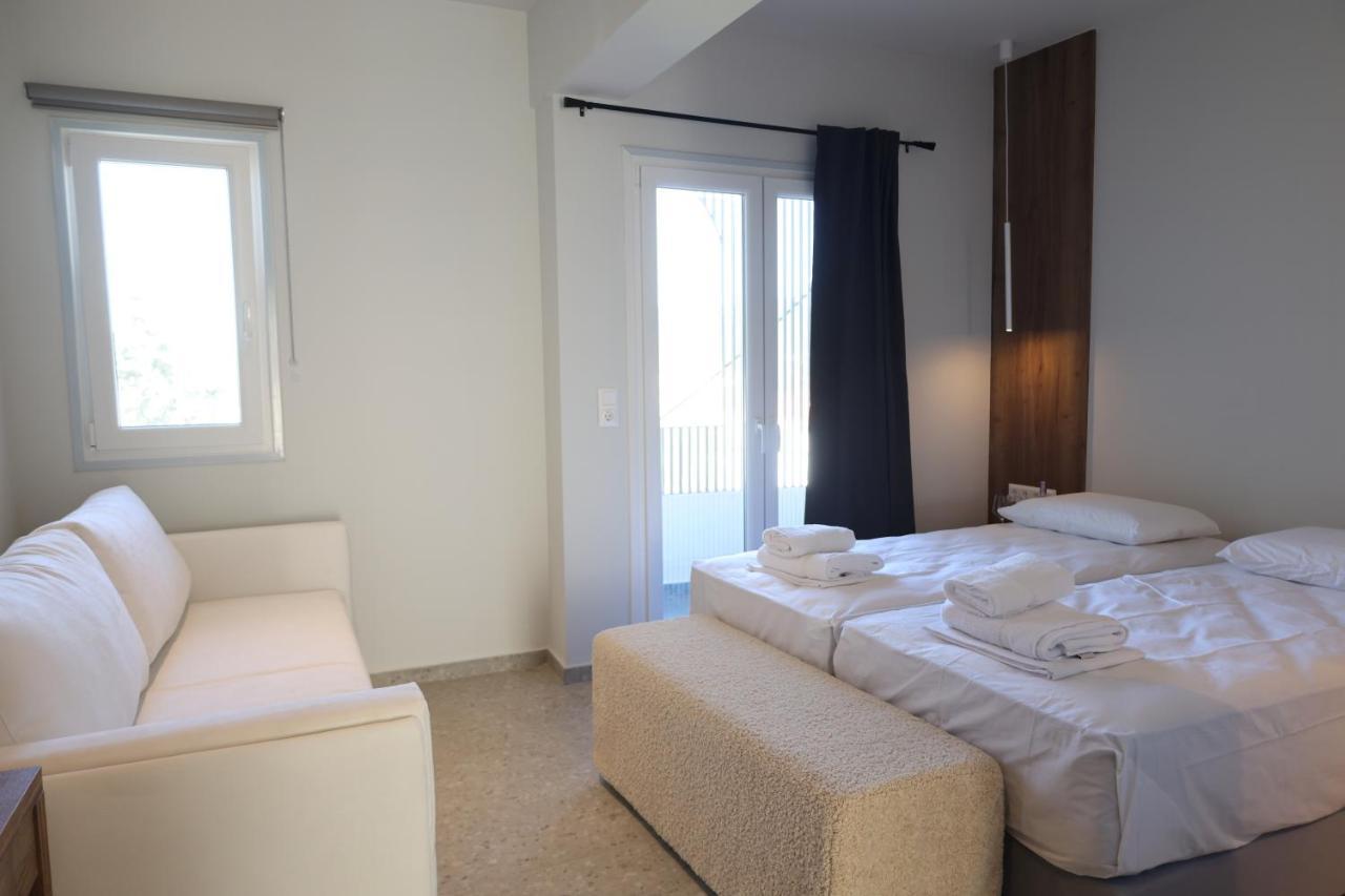 Uphill Unique Boutique Suites สเกียธอสทาวน์ ภายนอก รูปภาพ