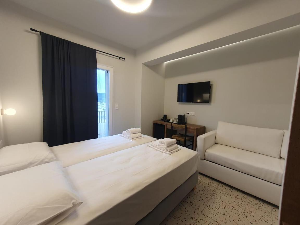 Uphill Unique Boutique Suites สเกียธอสทาวน์ ภายนอก รูปภาพ