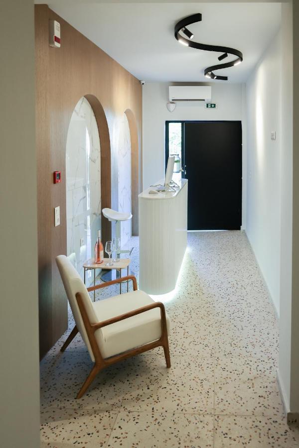 Uphill Unique Boutique Suites สเกียธอสทาวน์ ภายนอก รูปภาพ
