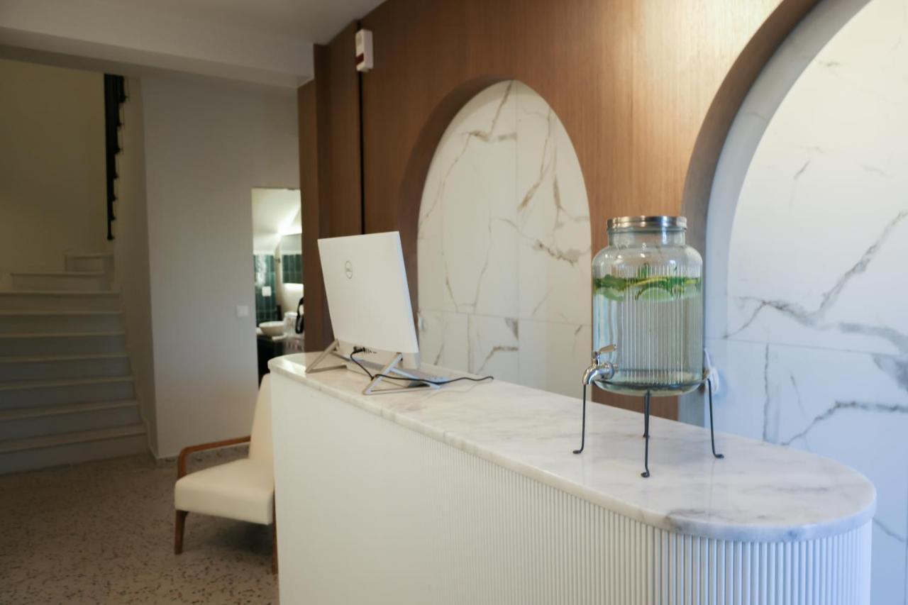 Uphill Unique Boutique Suites สเกียธอสทาวน์ ภายนอก รูปภาพ
