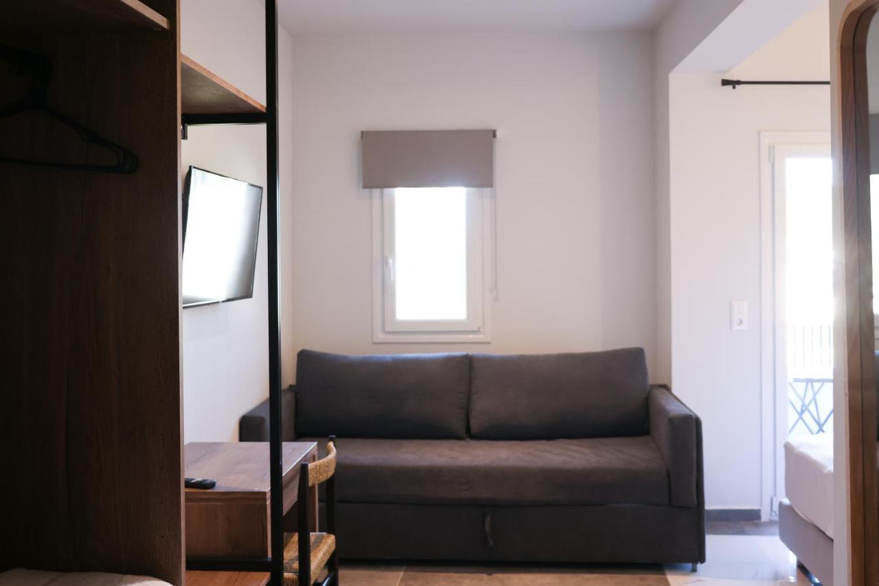 Uphill Unique Boutique Suites สเกียธอสทาวน์ ภายนอก รูปภาพ