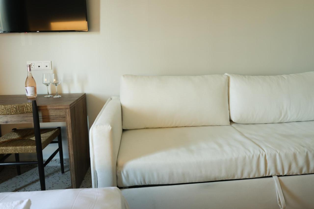 Uphill Unique Boutique Suites สเกียธอสทาวน์ ภายนอก รูปภาพ