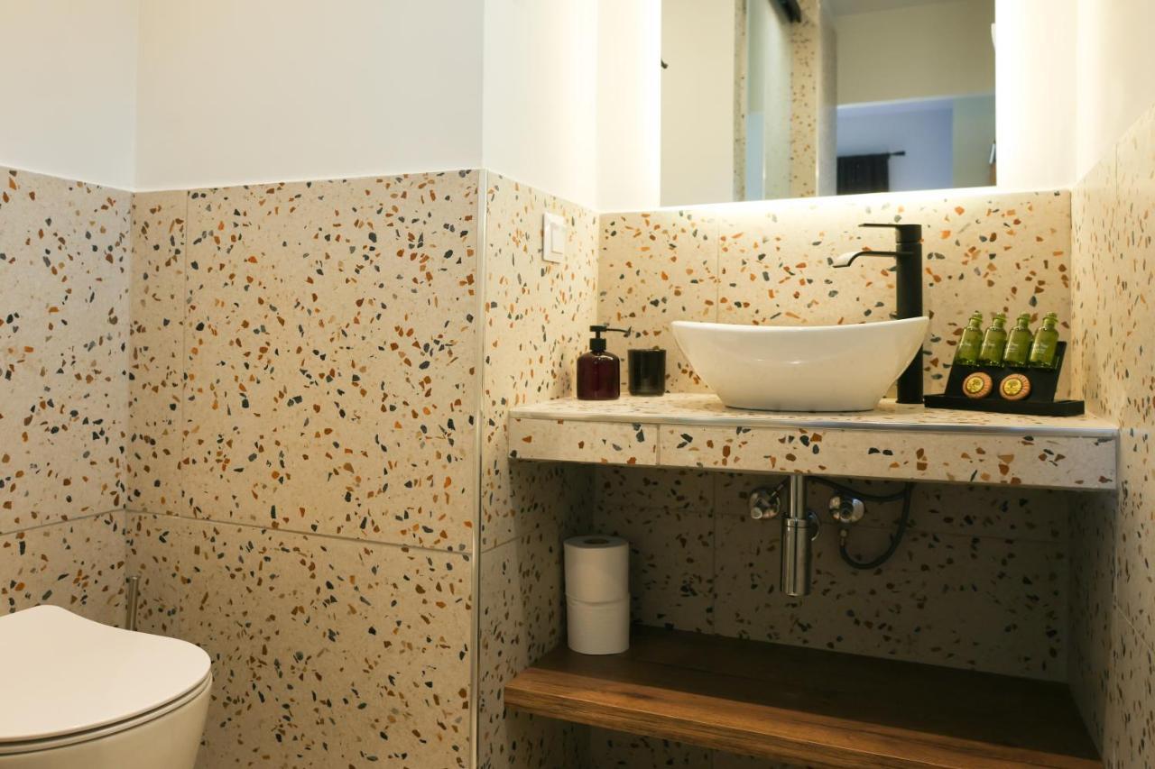 Uphill Unique Boutique Suites สเกียธอสทาวน์ ภายนอก รูปภาพ
