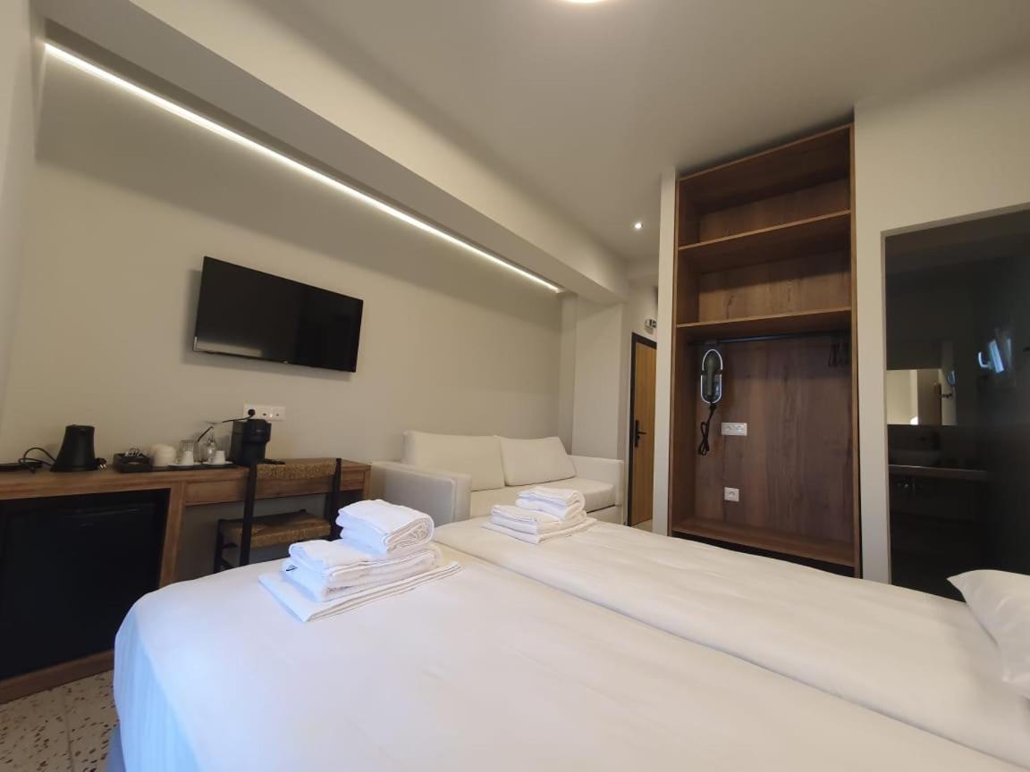 Uphill Unique Boutique Suites สเกียธอสทาวน์ ภายนอก รูปภาพ