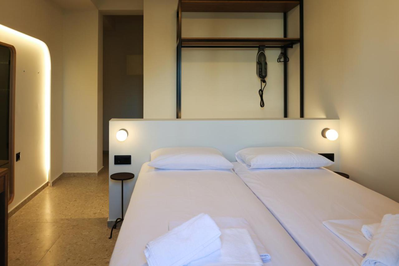 Uphill Unique Boutique Suites สเกียธอสทาวน์ ภายนอก รูปภาพ